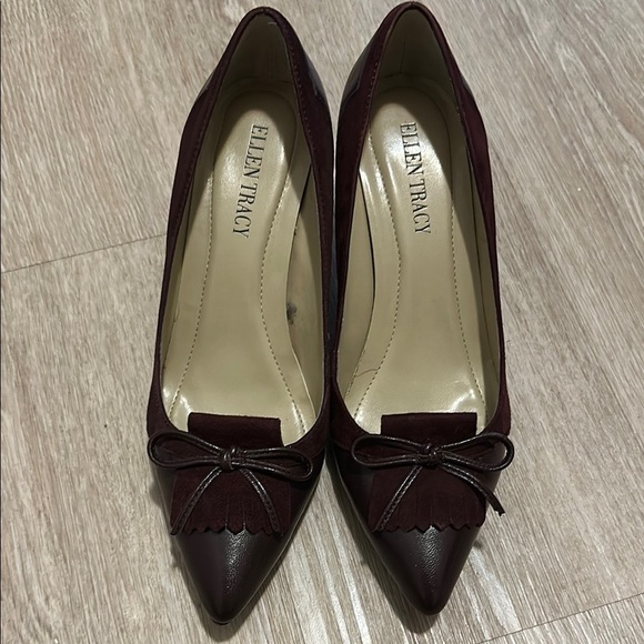 Ellen Tracy Red Heels with Pointed Toe and Bow Detail - Picture 1 of 3